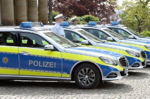 Die Polizei muss in Stuttgart auch am Samstag wieder mehrfach ausrücken. Foto: dpa