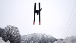Das deutsche Team um Andreas Wellinger verpasste beim Skifliegen in Oberstdorf das Podest. Foto: Karl-Josef Hildenbrand/dpa