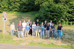 Ratskollegen aus Dettingen und Dürrenmettstetten beraten über den geplanten Straßenausbau der K 4761. Foto: Huß Foto: Schwarzwälder Bote