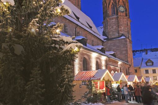 Gibt es in Zukunft ein Münsterplatz ohne Weihnachtsmarkt? (Archivfoto) Foto: Kienzler