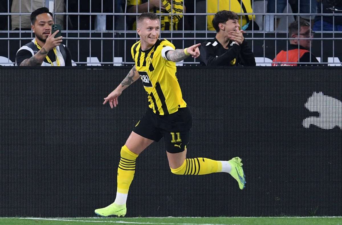 BVB-Kapitän Marco Reus geht vorneweg: Borussia Dortmund ist am Dienstag die erste deutsche Mannschaft, die in die Champions-League-Saison startet. Foto: IMAGO//Revierfoto