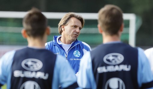Die Stuttgarter Kickers trainierten am Dienstagvormittag zum ersten Mal unter dem neuen Coach Horst Steffen - in unserer Fotostrecke gibt es die Bilder.  Foto: Pressefoto Baumann