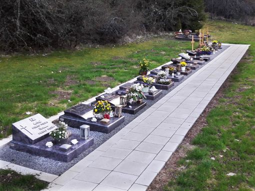 Ansprechend gestaltet sind die Urnengräber auf dem Friedhof in Straßberg. Foto: Schwarzwälder Bote