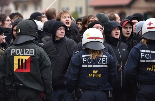 Beim NPD-Bundesparteitag in Weinheim war im vergangenen November viel Polizei nötig. Foto: dpa
