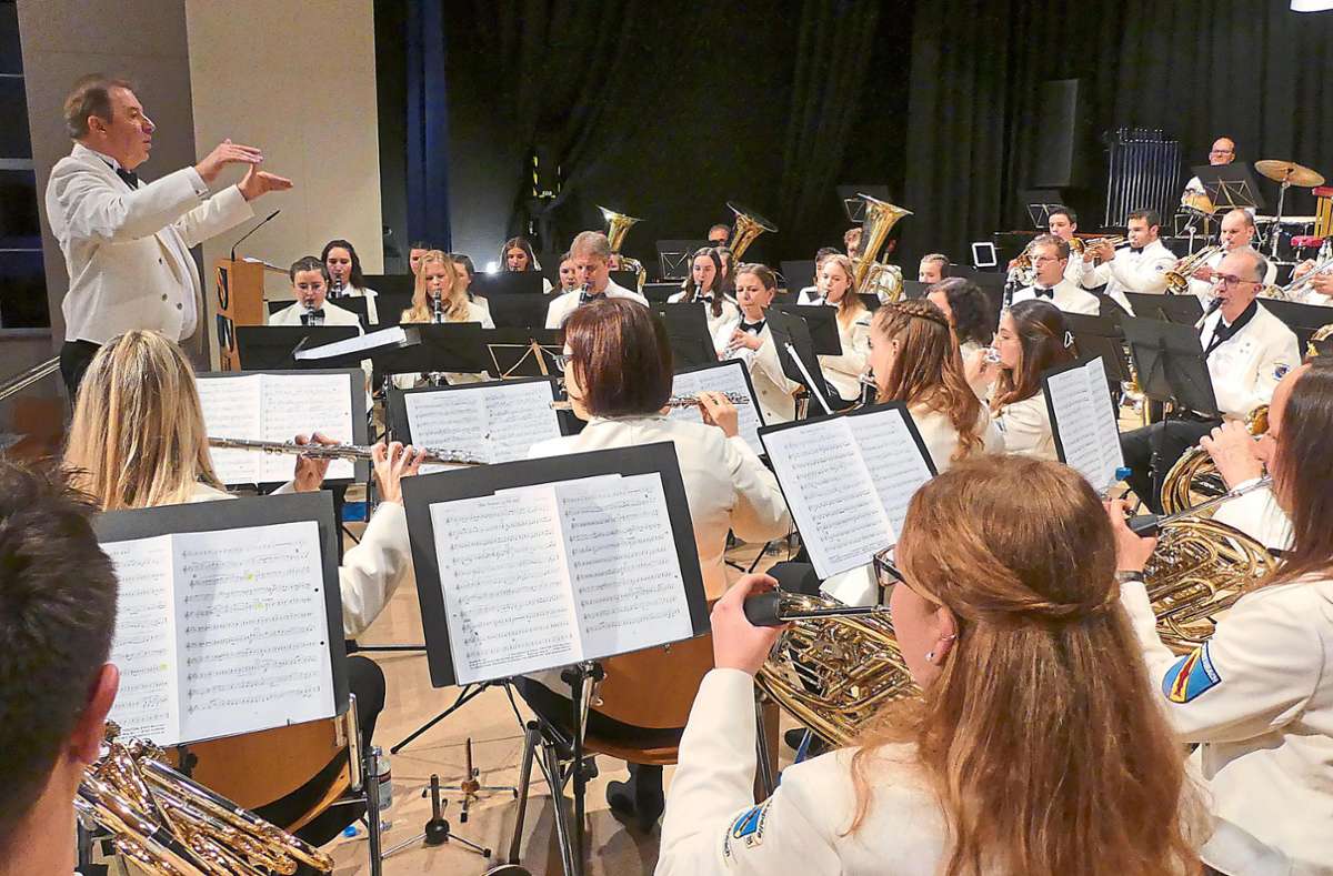 Ein glanzvolles Programm bietet die Stadtkapelle Vöhrenbach beim Neujahrskonzert. Dirigent Kuno Mößmer hat anspruchsvolle Werke ausgewählt.