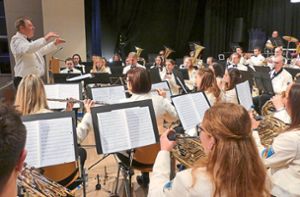 Ein glanzvolles Programm bietet die Stadtkapelle Vöhrenbach beim Neujahrskonzert. Dirigent Kuno Mößmer hat anspruchsvolle Werke ausgewählt. Foto: Kouba