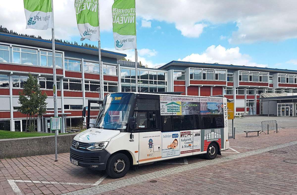Der Bürgerbus ist eine Buslinie, die vom Bürgerbus-Verein Furtwangen organisiert wird. Der Verein möchte den öffentlichen Personennahverkehr im Stadtgebiet ergänzen und die Lücken des lokalen Busverkehrs schließen. Foto: Archiv/Dilger