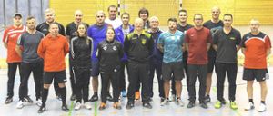 18 Teilnehmer waren bei der Kurzschulung des Fußball-Bezirks Schwarzwald in Waldmössingen dabei.  Foto: Peiker Foto: Schwarzwälder Bote