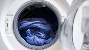 Wie stromfressend eine Waschmaschine ist, macht sich über die Jahre im Geldbeutel bemerkbar (Symbolbild). Foto: Imago/Wedel/Kirchner-Media
