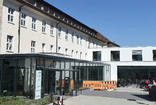 Die Cafeteria am Krankenhaus Horb (rechts) macht zu wenig Umsatz. Foto: Hopp