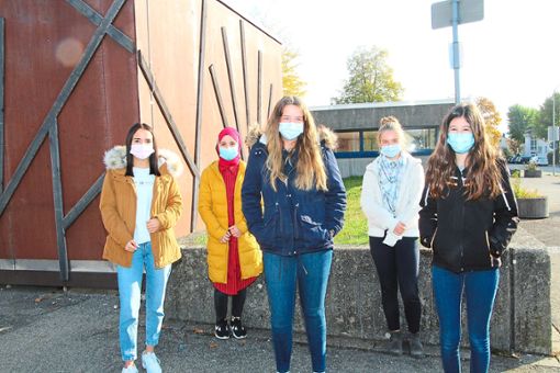 Die Neuntklässlerinnen sehen die Maskenpflicht differenziert (von links): Letizia lo Porto, Dilara Parlak, Amelie Renz, Hanna Parschau und Leonie Seeger.Foto: Lutz Foto: Schwarzwälder Bote