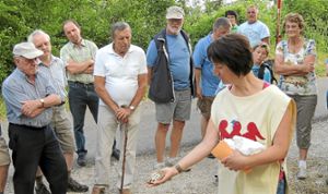 Die Zeitreise mit Naturparkgästeführerin Veronika Albicker  lockte mehr als zwei Dutzend Gäste.  Foto: Bombardi Foto: Schwarzwälder-Bote