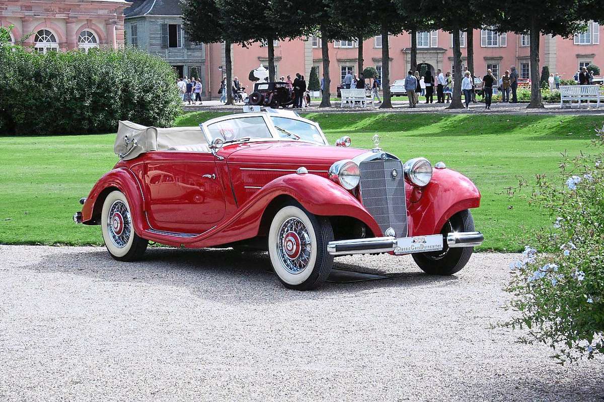 Der knallrote Oldtimer der Firma Classic Cars Dornstetten tritt eine weite Reise an. Foto: Classic Cars
