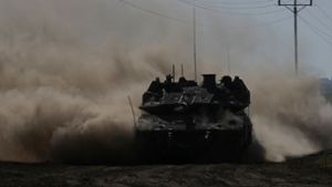 Israels Verteidigungsminister hat einen baldigen Beginn der geplanten Militäroffensive in Rafah angekündigt. Foto: Tsafrir Abayov/AP/dpa