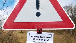 Steinschlag: Neckartalradweg bei Talhausen gesperrt