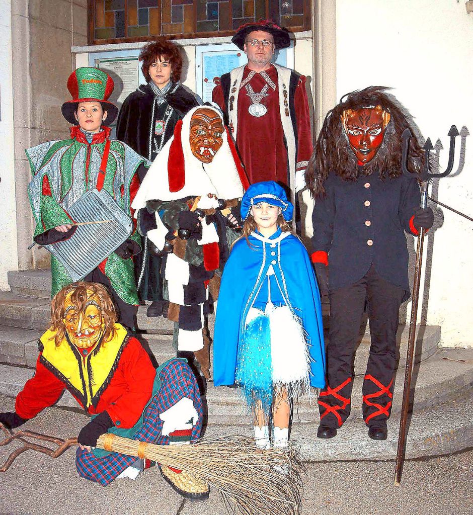 Die Narrenzunft Salzstetten mit ihren Traditionsfiguren erwartet viele Gäste zu ihrem Narrenwochenende. Archiv-Foto: Maier