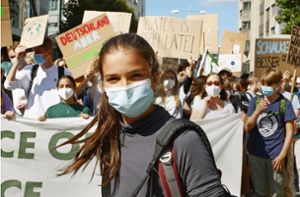 Findet das baden-württembergische Klimagesetz nicht konkret genug:  Die 14-jährige Judith Scheytt aus der Nähe von Stuttgart, hier bei einer Demonstration von Fridays for Future. Foto: privat/Simona von Pfuhlstein