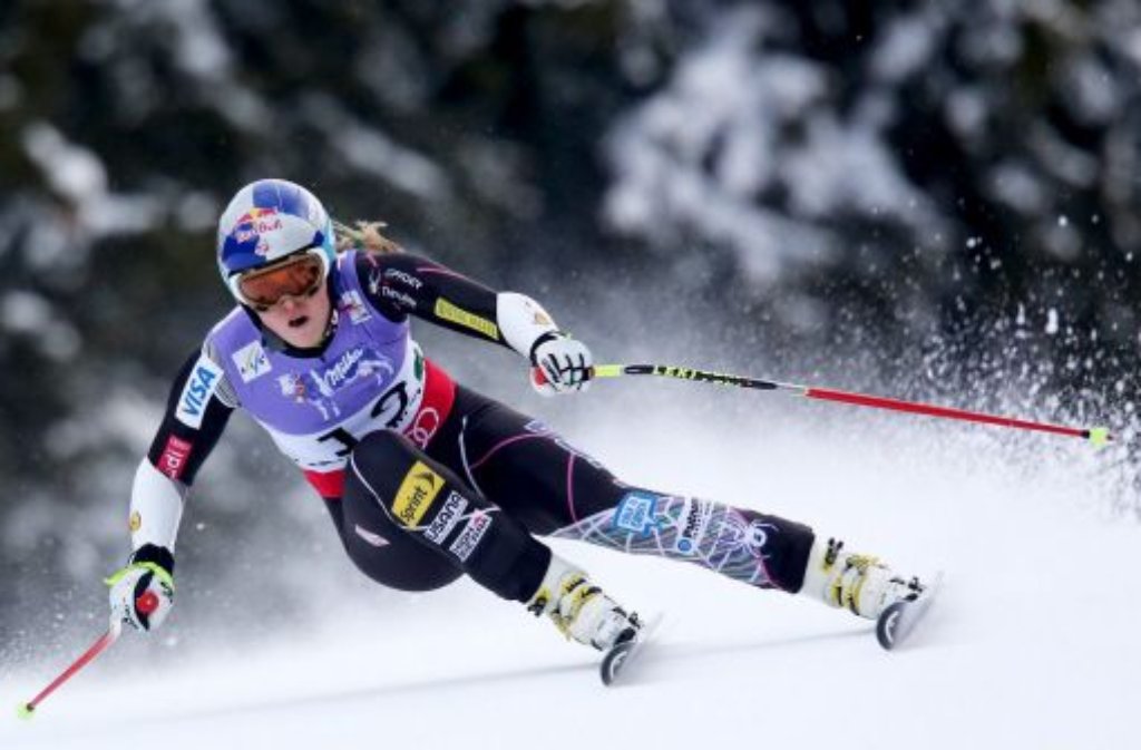 Abfahrts-Olympiasiegerin Lindsey Vonn hat sich bei ihrem schweren Sturz im Super-G der WM ein Kreuzband und das Innenband im rechten Knie gerissen. Wie der US-Skiverband am Dienstag mitteilte, erlitt die Skirennfahrerin zudem einen Bruch des Schienbeinkopfes.