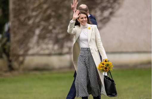 Schön und günstig: Prinzessin Kates Zara-Rock mit Hahnentritt-Muster. Foto: IMAGO/News Images/IMAGO/Thomas Winstone/News Images