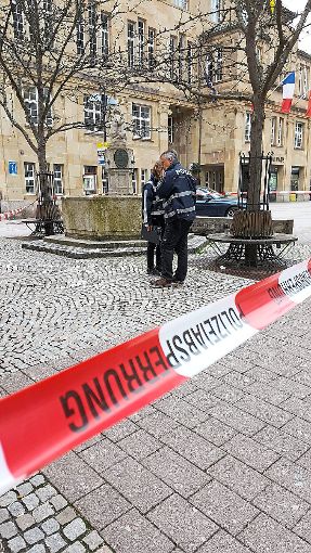Die Polizei hat am Freitagmorgen Spuren am Mohrenbrunnen gesichert. Foto: Zeger