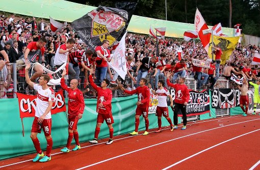 In Homburg waren rund 3000 VfB-Fans zu Gast – in Sandhausen werden es noch viel mehr. Foto: Baumann