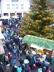 Beim  Weihnachtsdorf in Lauterbach herrscht dichtes Gedränge. Foto: Archiv