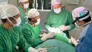 Deshalb operieren Ärzte aus der Region in Nepal