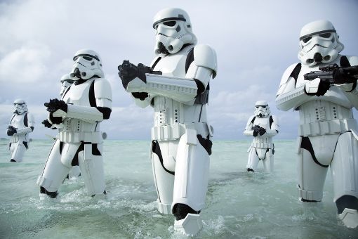 Auf Angriff: die Soldaten des Imperiums. Foto: Walt Disney Foto: Schwarzwälder-Bote