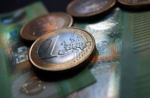 Für Sparer ist die Niedrigzinspolitik der EZB eine Belastung. Foto: dpa/Karl-Josef Hildenbrand