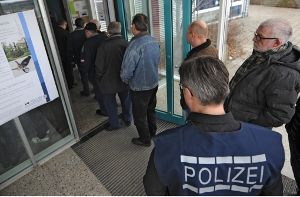 In Neresheim standen viele Männer Schlange, um eine DNA-Probe abzugeben - kann der Test den Mörder von Maria Bögerl endlich überführen? Foto: dpa