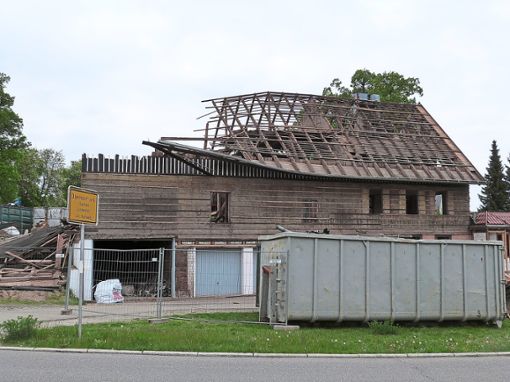 Das Haus, das dem Lindenhof seinen Namen gegeben hat, wird abgerissen.  Foto: Danner Foto: Schwarzwälder Bote