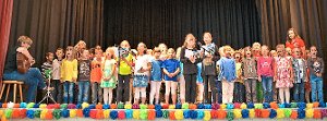 Ein Lied auf ihre Schule sangen Kinder der Grundschule Marbach, in der am Wochenende 50-jähriges Bestehen gefeiert wurde. Foto: Zimmermann Foto: Schwarzwälder-Bote