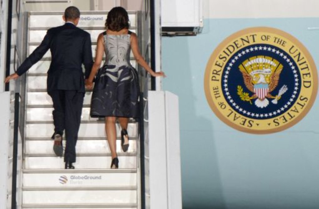 Nach seinem 25-stündigen Arbeitsbesuch in Berlin hat US-Präsident Barack Obama mit seiner Familie der deutschen Hauptstadt am Mittwochabend den Rücken gekehrt.