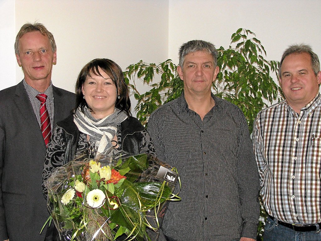 Bürgermeister Henry Heller (von links) verpflichtete Diana Schmieder als Nachfolgerin von Klemens Lehmann. Bernhard Kaspar wurde zum Bürgermeisterstellvertreter gewählt. Foto: Störr Foto: Schwarzwälder-Bote