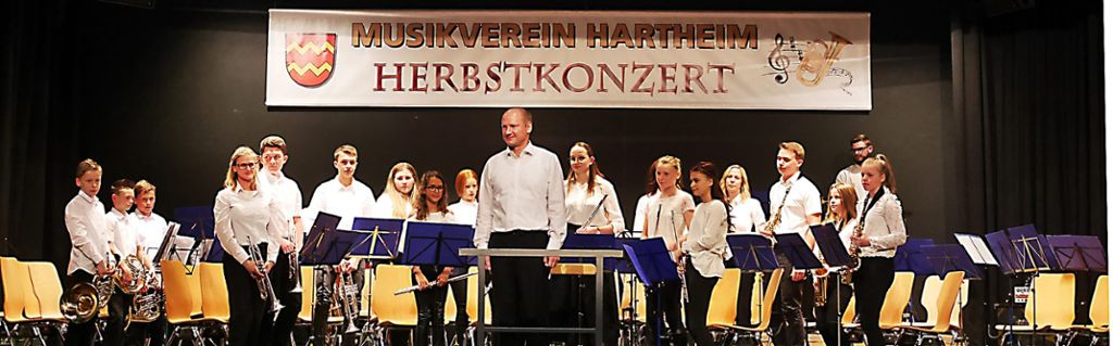 Der Auftritt des Jugendorchesters mit Musikern aus Hartheim und Unterdigisheim, dirigiert von Peter Wäschle, war der erste Höhepunkt des Herbstkonzerts.