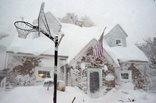 Die US-amerikanischer Stadt Buffalo hat den Wintereinbruch besonders zu spüren bekommen. Anderthalb Meter Schnee sind dort in kürzester Zeit gefallen. Foto: dpa