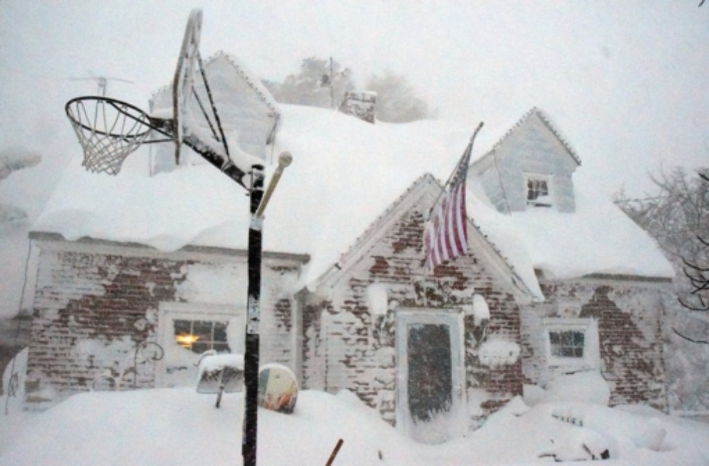Die US-amerikanischer Stadt Buffalo hat den Wintereinbruch besonders zu spüren bekommen. Anderthalb Meter Schnee sind dort in kürzester Zeit gefallen.