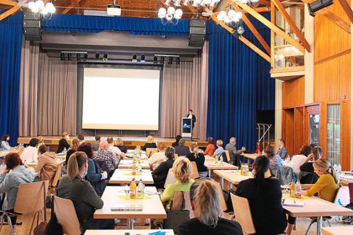 Bei einer Veranstaltung in Bisingen hat das Landratsamt über die Pflegeausbildung im Zollernalbkreis informiert.Foto: Landratsamt Foto: Schwarzwälder Bote