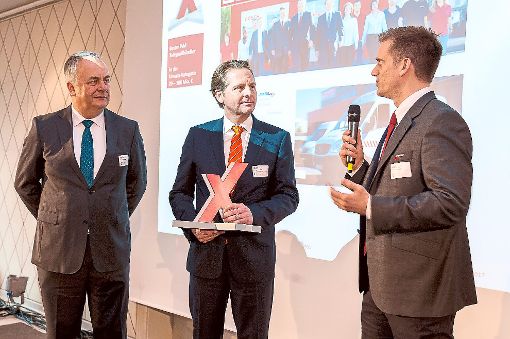 Axel-Christof Schmid-Lorch (Mitte) hat in Bonn den Preis entgegen genommen. Foto: Ernst Lorch KG Foto: Schwarzwälder-Bote