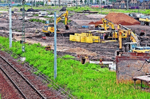 Bei Bauarbeiten der Bahn entsteht jede Menge Bauschutt, der umweltgerecht entsorgt werden muss. Foto: dpa