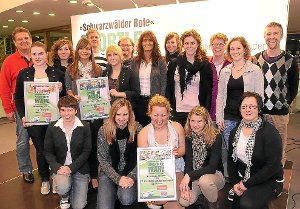 Vor allem weiblich besetzt war das Siegerpodium bei der Mannschaftswahl 2011. Die Handballerinnen der SG Freudenstadt/Baiersbronn waren die strahlenden Gewinnerinnen.  Foto: Kienzler Foto: Schwarzwälder-Bote