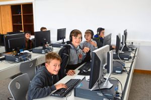 Die Schüler der GMS Mönchweiler können künftig nicht nur im PC-Raum vernünftig arbeiten – 48 Endgeräte kommen in den Klassenzimmern zum Einsatz.Foto: Hettich-Marull Foto: Schwarzwälder Bote