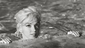 Am Pool mit Marilyn