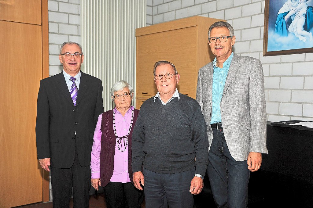 In neuer Besetzung präsentiert sich die Führung der Sozialgemeinschaft Herrenzimmern mit ihrem neuen Vorsitzenden Klaus Müller (rechts). Fotos: Riedlinger