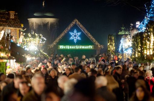 Der Stuttgarter Weihnachtsmarkt war erst zwei Tage vor Beginn aus Angst vor den steigenden Ansteckungszahlen abgesagt worden. (Archivbild) Foto: dpa/Marijan Murat