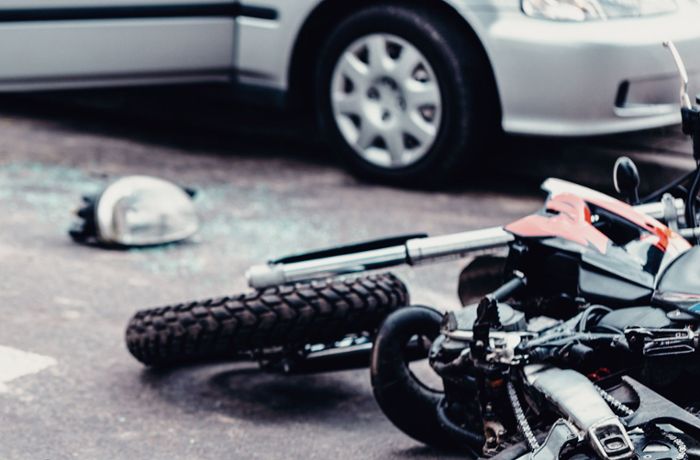Verletzter bei Unfall in Zimmern: Motorradfahrer von abbiegendem Auto erfasst