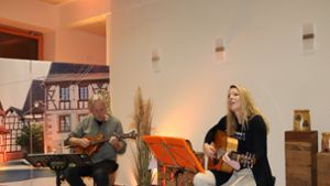 Beim Liederabend musizieren Serge Rieger und Cindy Blum gemeinsam. Foto: Jambrek