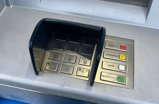 Geldautomaten bleiben weiter ein häufiges Ziel von Räubern (Symbolbild). Foto: IMAGO/mix1press