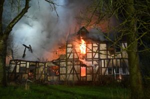 Als die Feuerwehr eintraf, brannte das Haus bereits. Foto: dpa/Philipp Apel