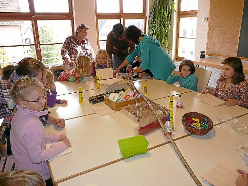 Zum Basteln, Spielen und Singen trafen sich die Kinder im evangelischen Gemeindehaus.  Foto: Selter-Gehring Foto: Schwarzwälder-Bote